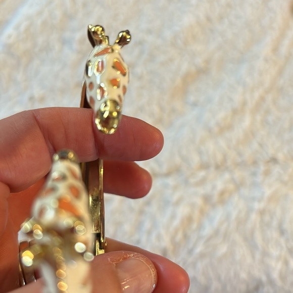 Giraffes Hinged Bracelet - Picture 6 of 9